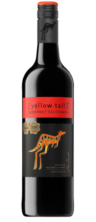 Eine Flasche [yellow tail] Cabernet Sauvignon mit einem bunten Känguru-Design auf dem Etikett, das die australische Herkunft symbolisiert.